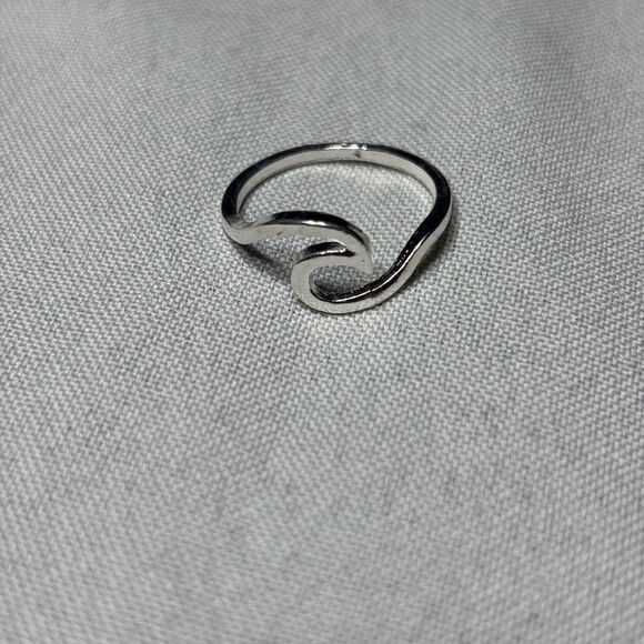 New! Wave Silver Tone Ring Size 7 Costume Jewelry Hypoallergenic - Picture 6 of 6